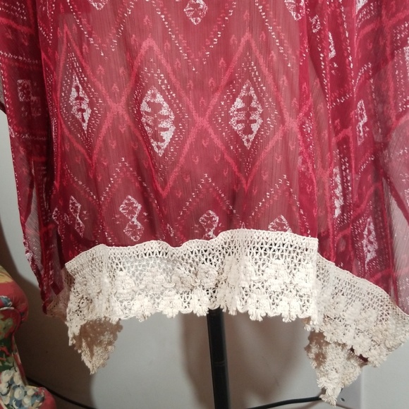 Hollister pattern burgandy and cream tunic. Size M - Picture 3 of 8
